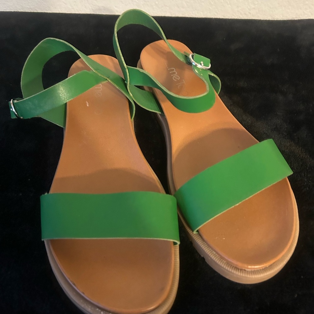 NWOT Me Too Green Women's Sandals
